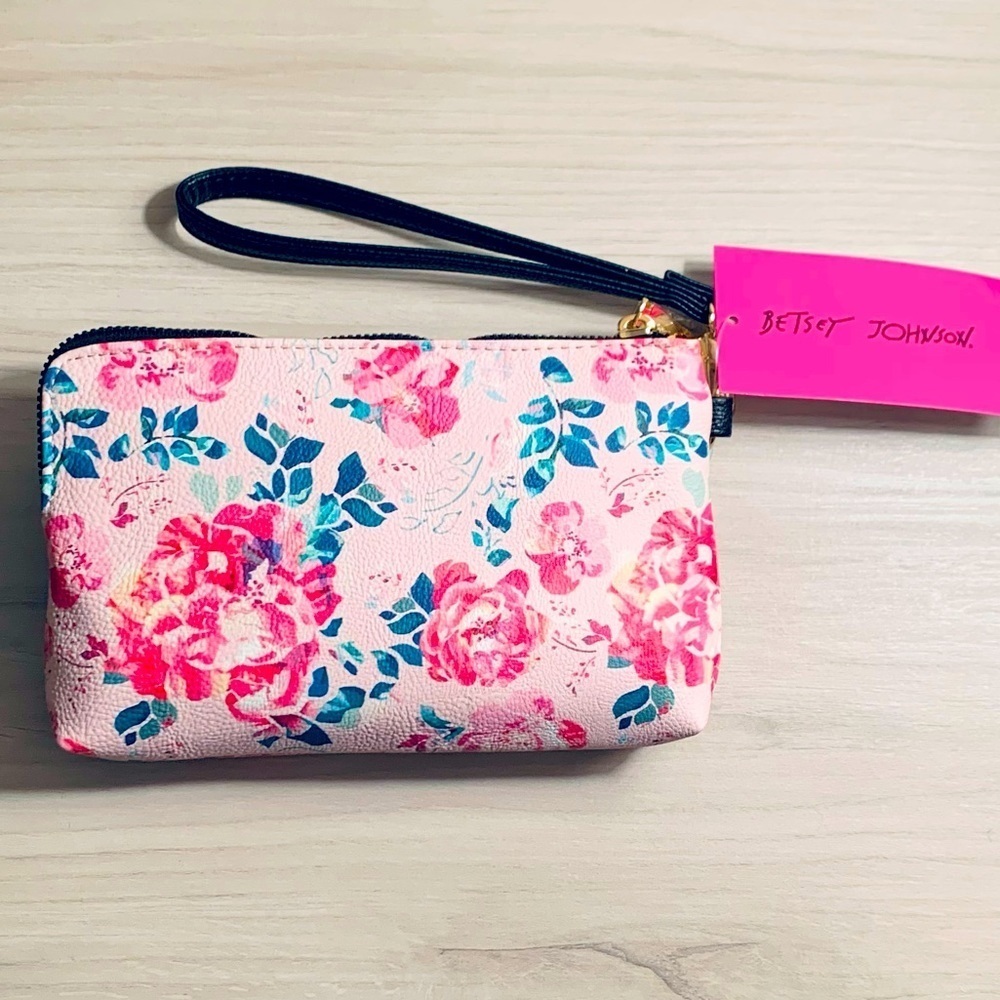 Betsey Johnson pouch wristlet! - Picture 2 of 2